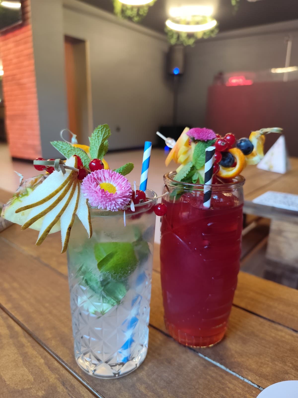 7 ZMYSŁ KLUBOKAWIARNIA