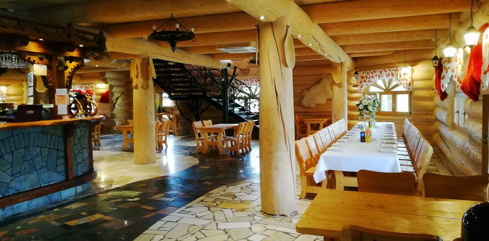 Zajazd Hajduk. Restauracja. Imprezy Okolicznościowe